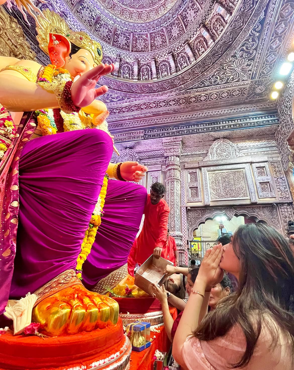 Krithi Shetty Visits Vinayaka Idols in Mumbai