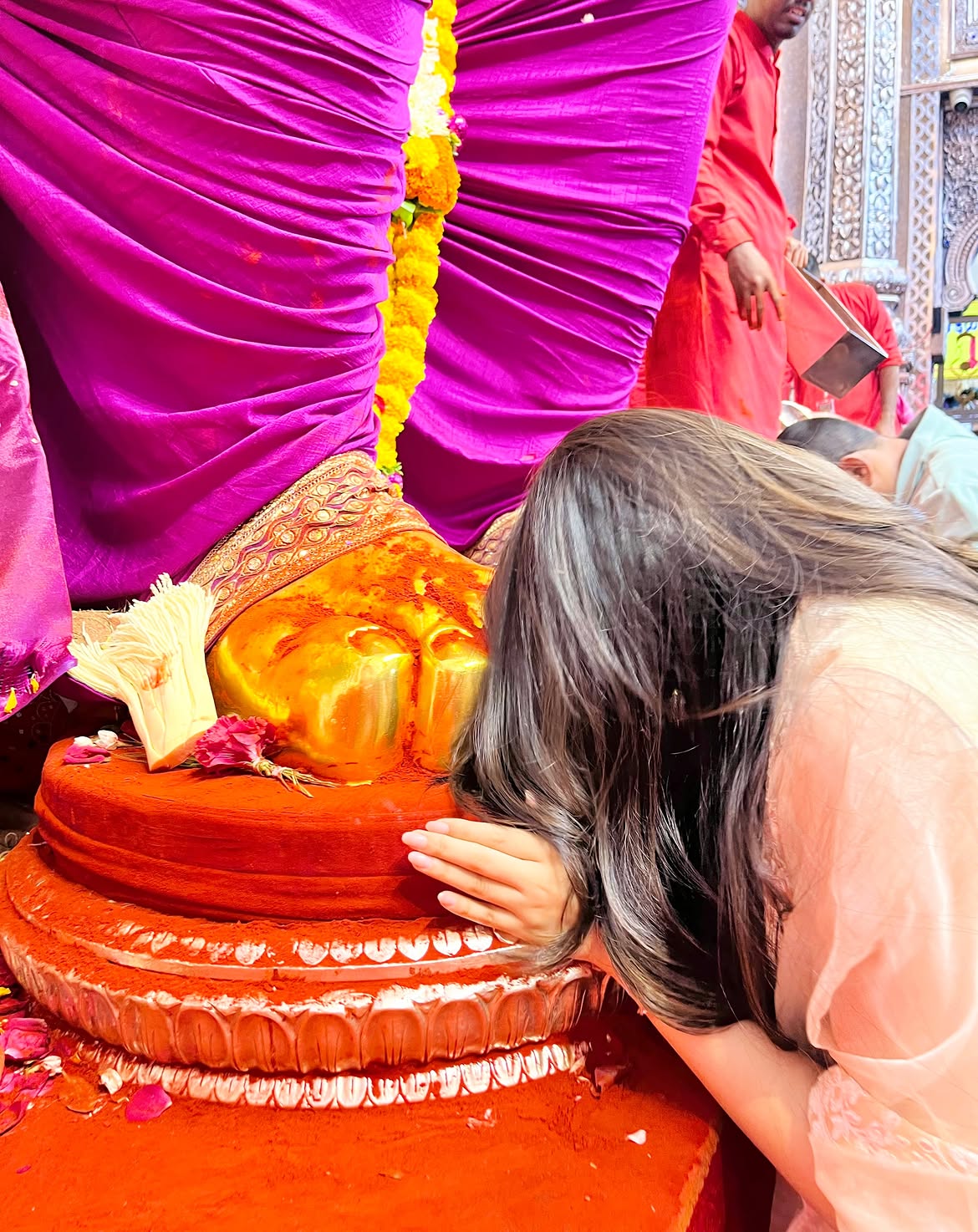 Krithi Shetty Visits Vinayaka Idols in Mumbai