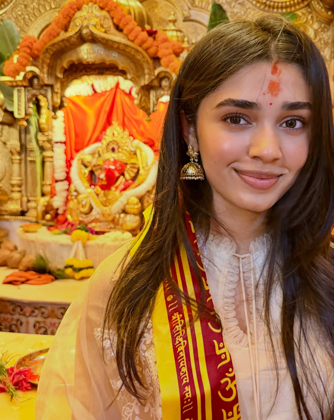 Krithi Shetty Visits Vinayaka Idols in Mumbai