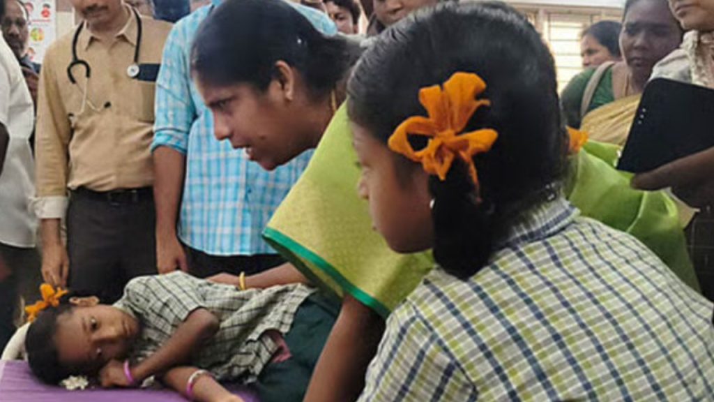 Lizard Found in Food : స్కూల్‌లో షాకింగ్ ఘటన.. పిల్లలకు పెట్టిన టిఫిన్‌లో బల్లి.. ఆస్పత్రిలో విద్యార్థులు.. ఆందోళనలో తల్