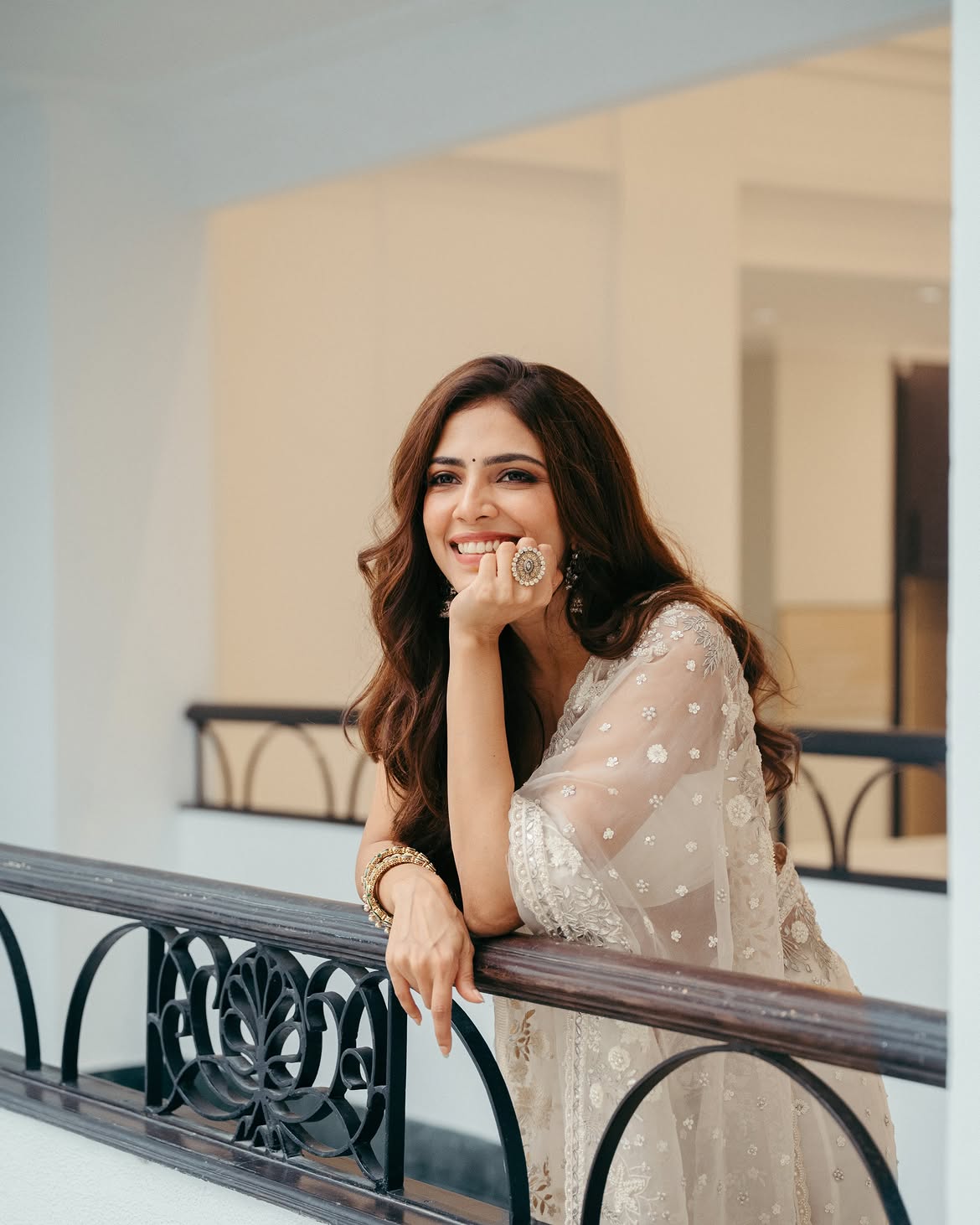Malavika Mohanan Shows her Beauty in Transparent White Saree