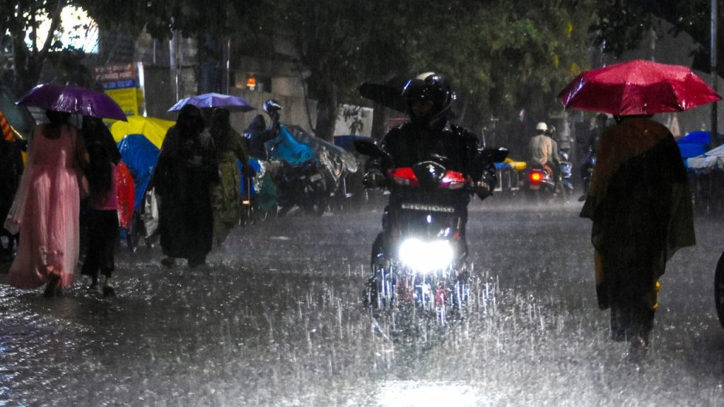 Rain Alert: తెలుగు రాష్ట్రాలకు భారీ వర్ష సూచన.. హైదరాబాద్ వాతావరణ శాఖ అలర్ట్.. ఈ జిల్లాలకు అలర్ట్!