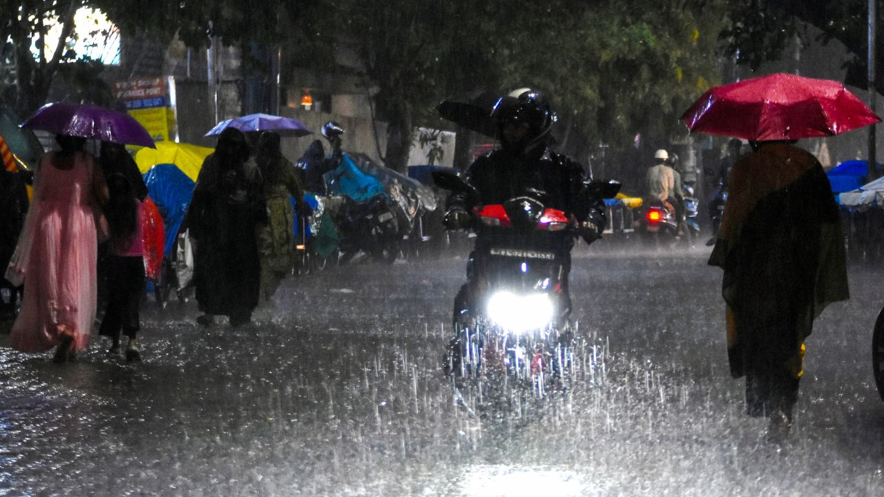 Rain Alert: తెలుగు రాష్ట్రాలకు భారీ వర్ష సూచన.. హైదరాబాద్ వాతావరణ శాఖ అలర్ట్.. ఈ జిల్లాలకు హెచ్చరికలు!