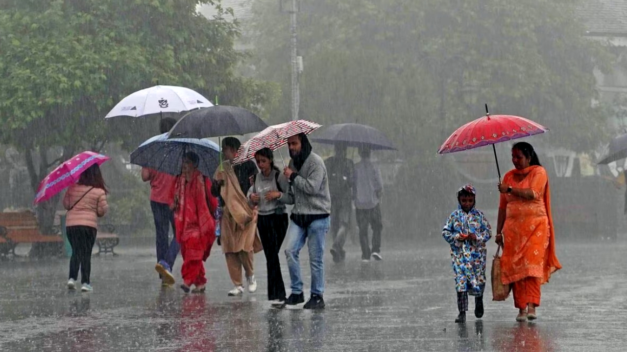 Telangana Rains: తెలంగాణకు వర్ష సూచన.. రానున్న రెండు రోజులు మోస్తరు వర్షాలు.. వాతావరణశాఖ కీలక సూచనలు
