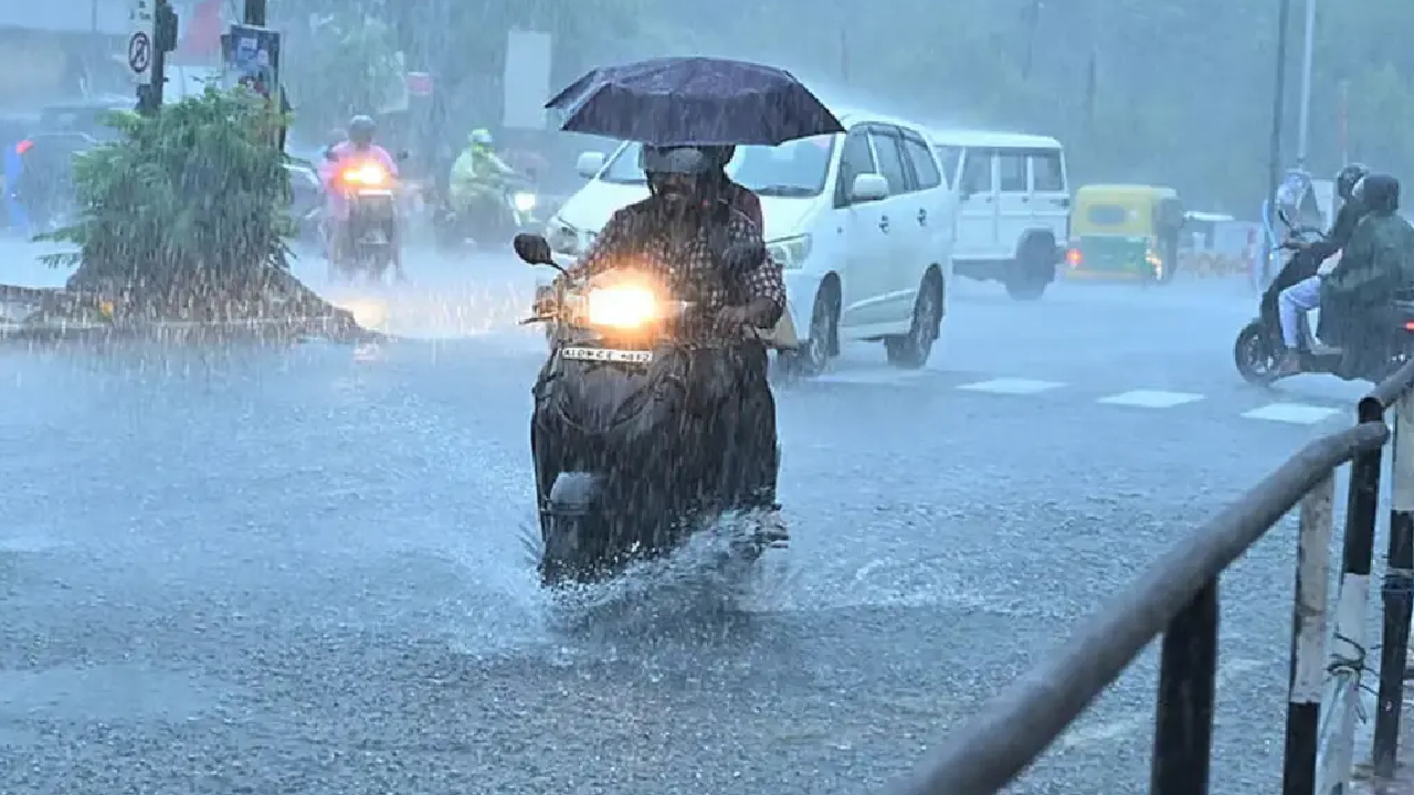 Telangana Rains: తెలంగాణలో రానున్న రెండు రోజులు వర్షాలు.. పలు జిల్లాలకు యెల్లో అలర్ట్.. వాతావరణ శాఖ కీలక హెచ్చరిక