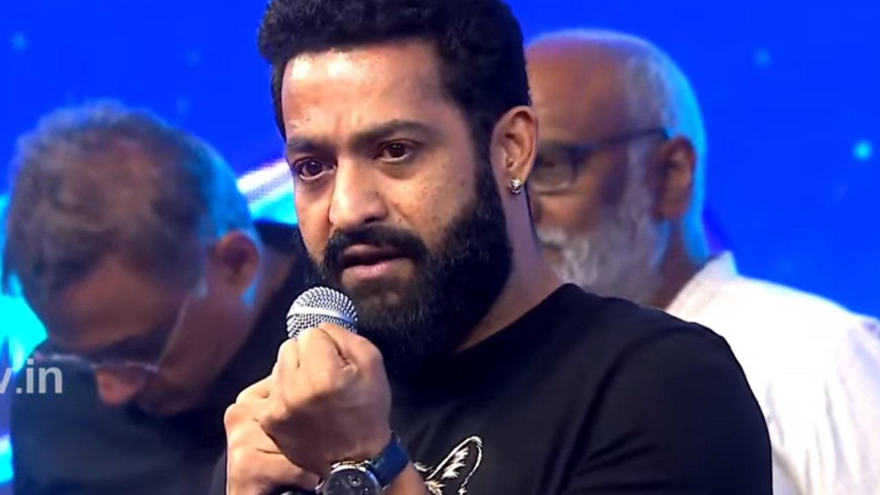 NTR Speech : ఆ రోజు మా అమ్మానాన్న లేరు.. చేతికి సర్జరీ.. బాధ పడ్డాను.. ఎన్టీఆర్ ఎమోషనల్ స్పీచ్..