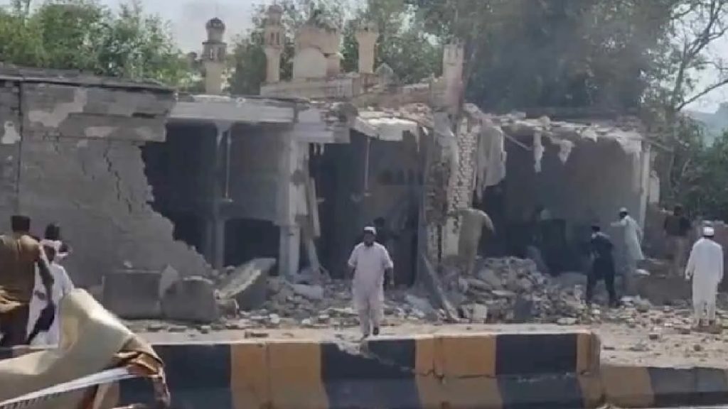 Khyber Pakhtunkhwa Attack: పాకిస్తాన్‌లో ఘోర ఆత్మాహుతి దాడి.. 15 మంది దుర్మరణం!