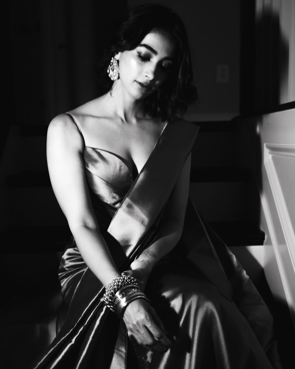 Pooja Hegde Stylish Looks in Saree