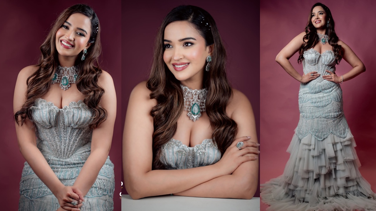 Pujita Ponnada : లాంగ్ ఫ్రాక్‌లో పూజిత పొన్నాడ పరువాలు..