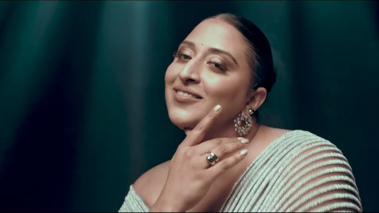 Raja Kumari : మ్యూజిక్ డైరెక్టర్ గా మారిన OG సింగర్ రాజకుమారి.. లేడీ డైరెక్టర్ సినిమాకు..