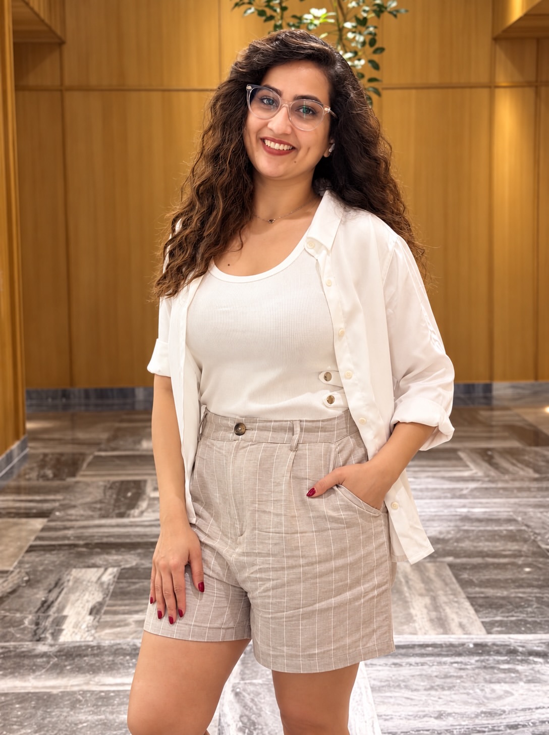 Anchor Manjusha Cute Photos in Specs