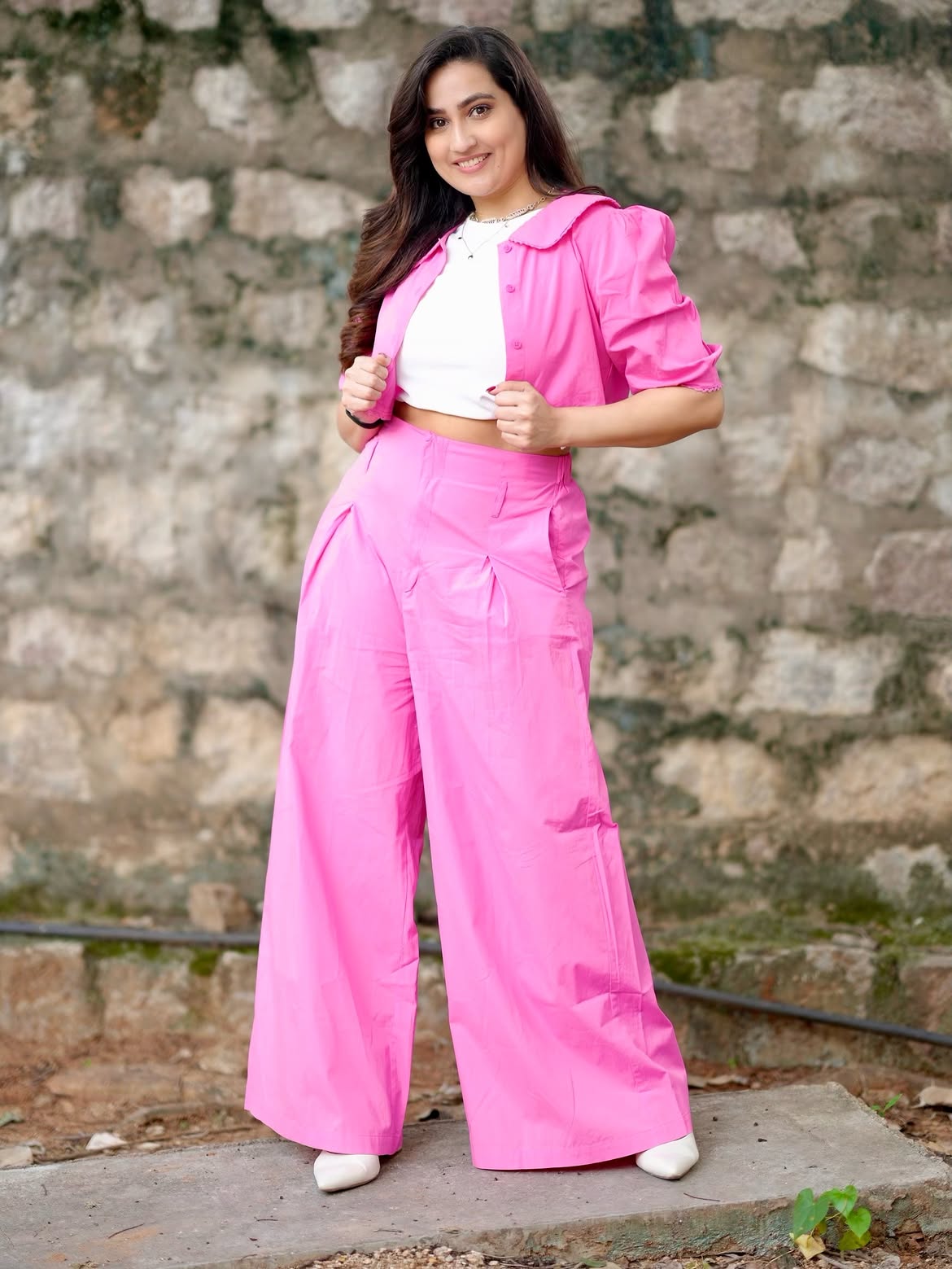Anchor Manjusha Looks in Pink Dress