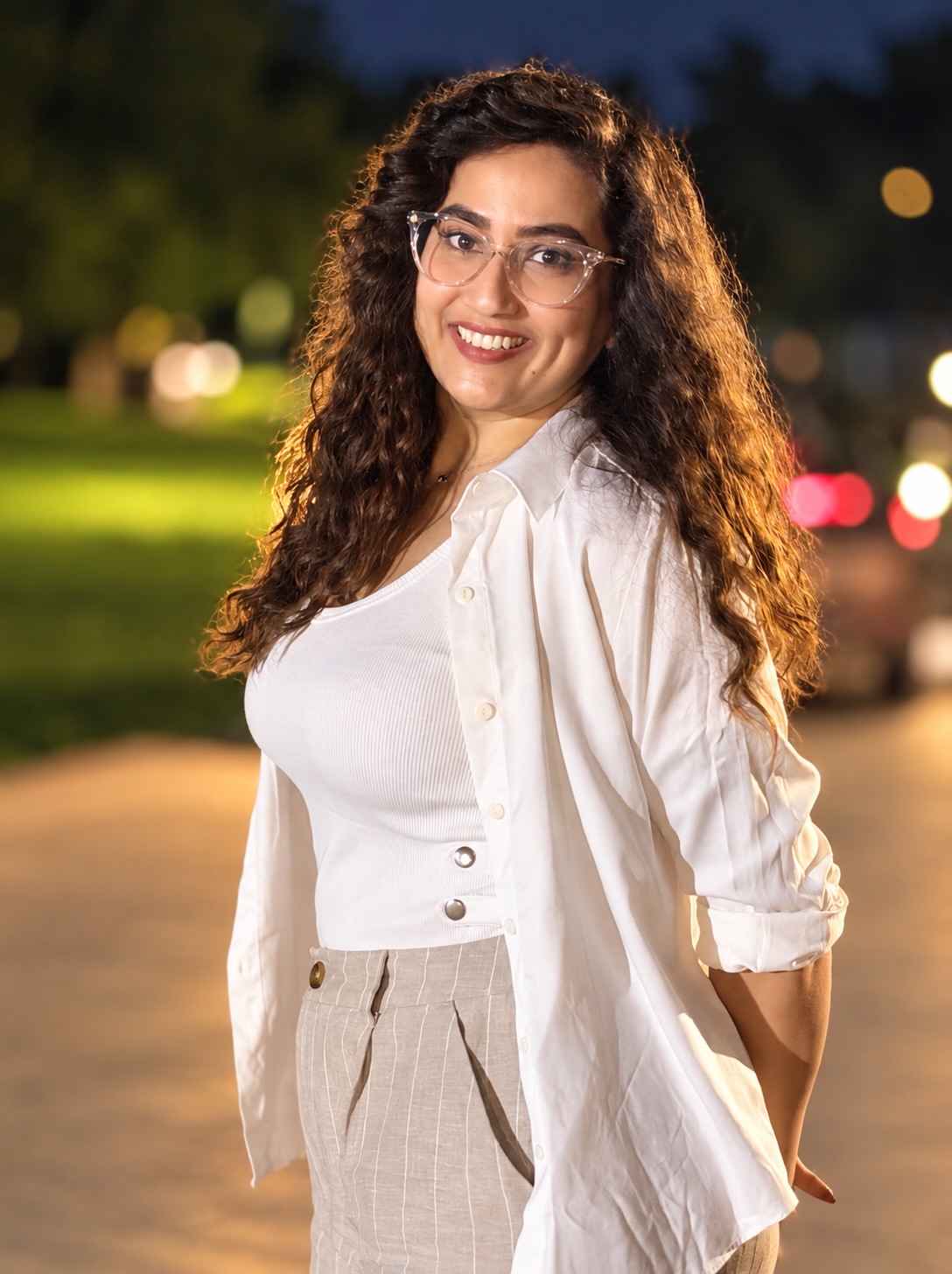 Anchor Manjusha Cute Photos in Specs