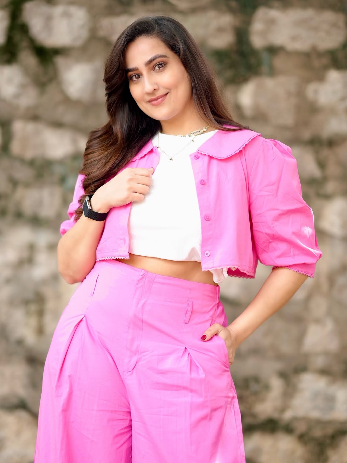 Anchor Manjusha Looks in Pink Dress
