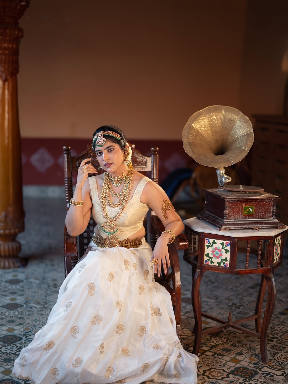 Rithu Chowdary Poses in Huge Ornaments