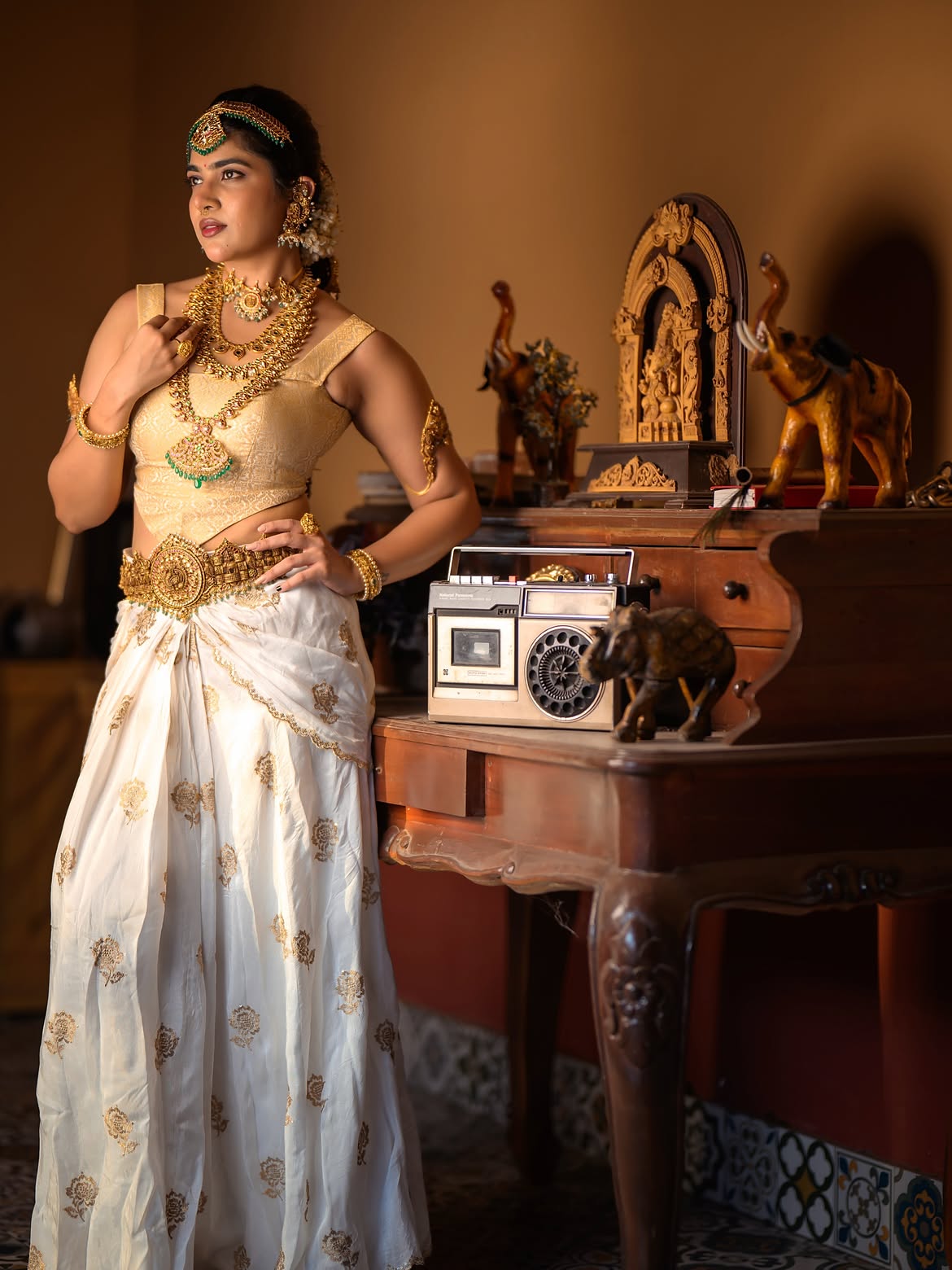 Rithu Chowdary Poses in Huge Ornaments