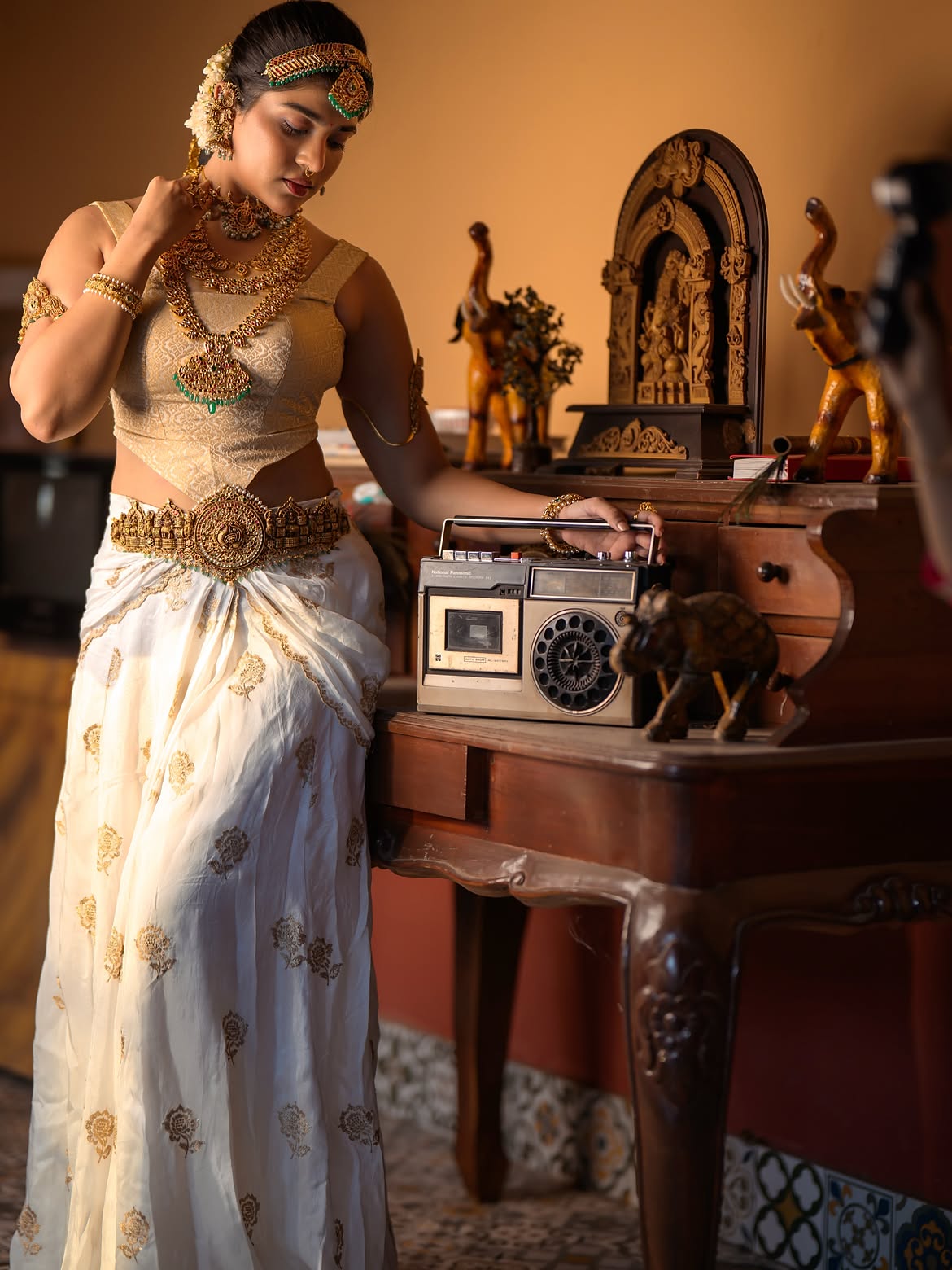 Rithu Chowdary Poses in Huge Ornaments