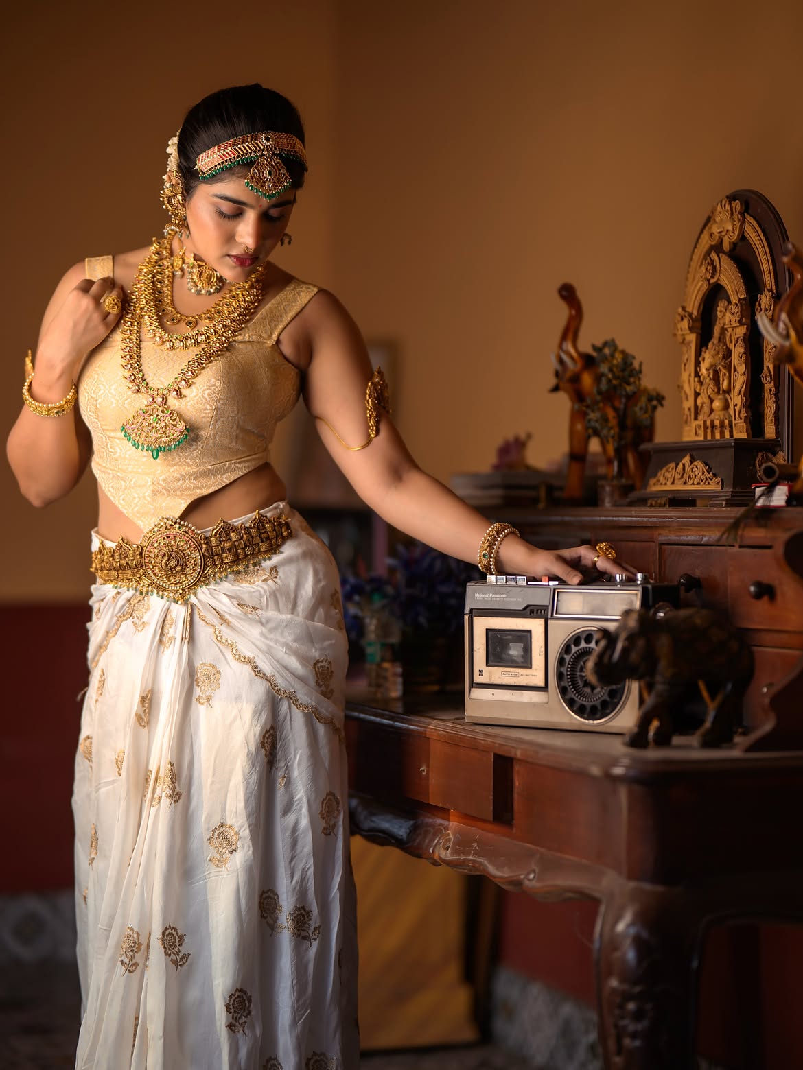 Rithu Chowdary Poses in Huge Ornaments