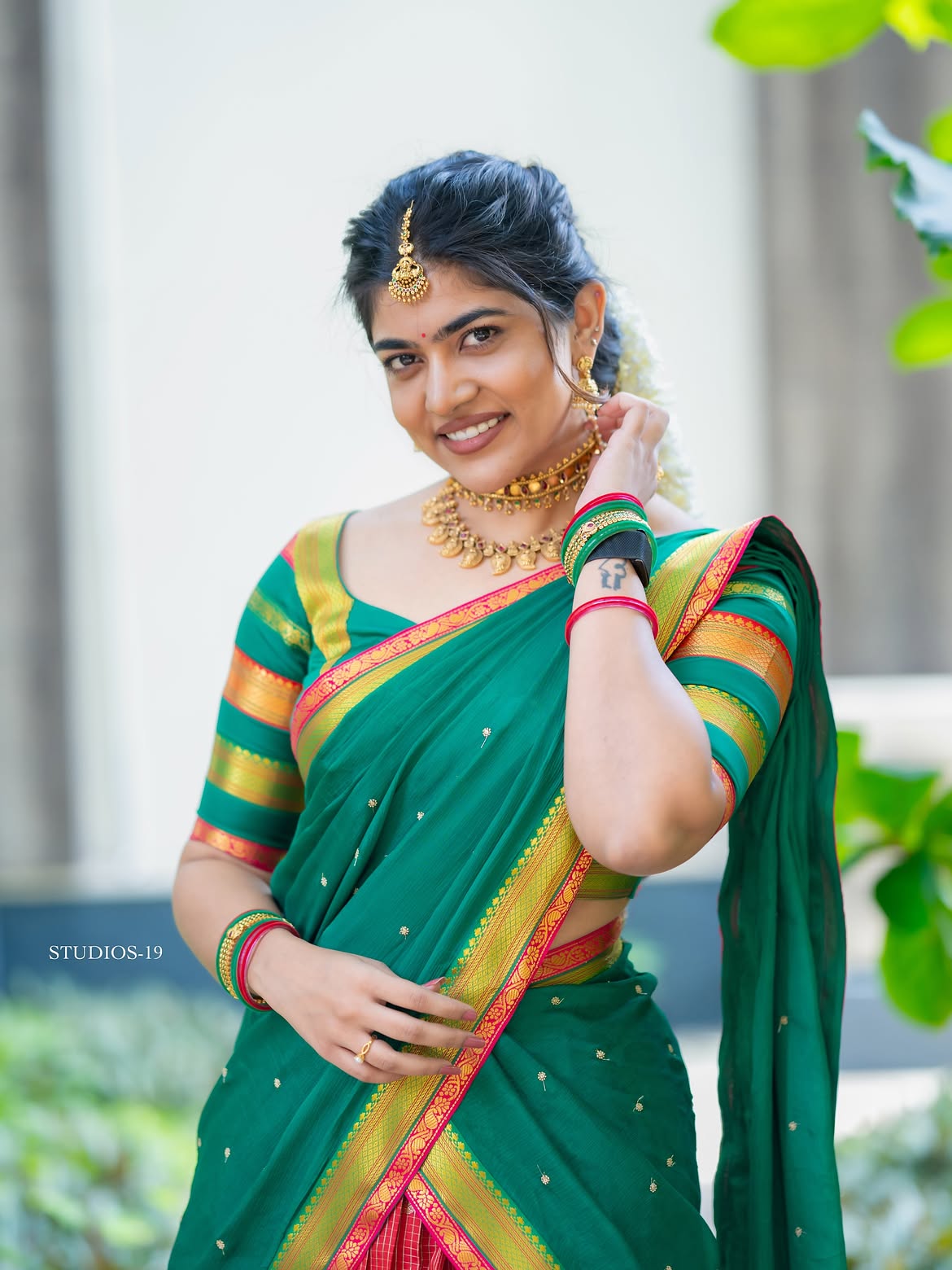 Rithu Chowdary Cute Looks in Half Saree