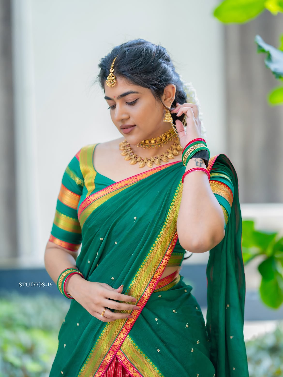 Rithu Chowdary Cute Looks in Half Saree