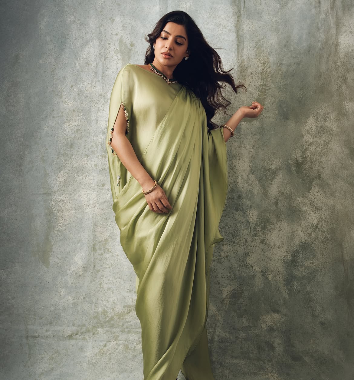 Samantha Shares Baby Bump Photos