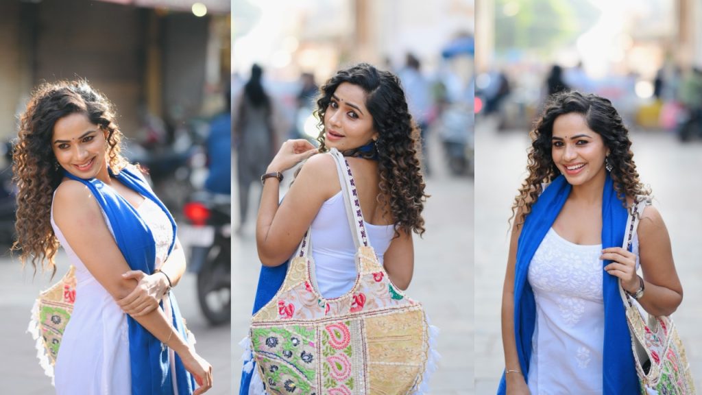 Shobha Shetty : చారిన్మార్ న‌డి రోడ్డుపై కార్తీక‌దీపం సీరియ‌ల్ న‌టి.. శోభా శెట్టి ఫోటోలు వైర‌ల్..