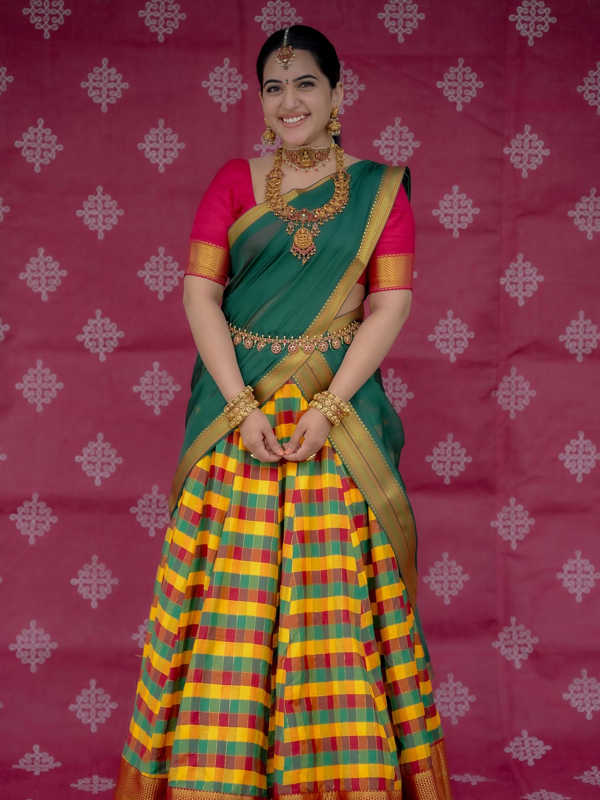 Anchor Sravanthi Chokarapu Cute Looks in Half Saree