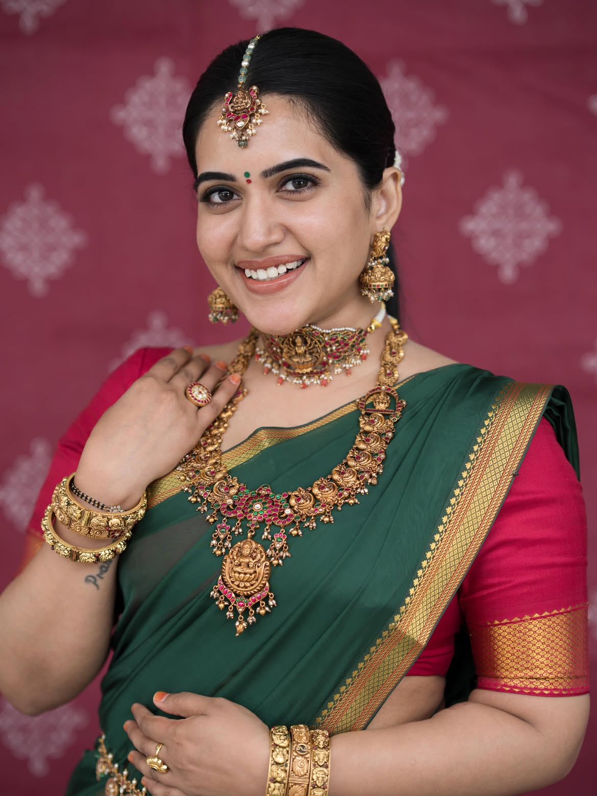 Anchor Sravanthi Chokarapu Cute Looks in Half Saree