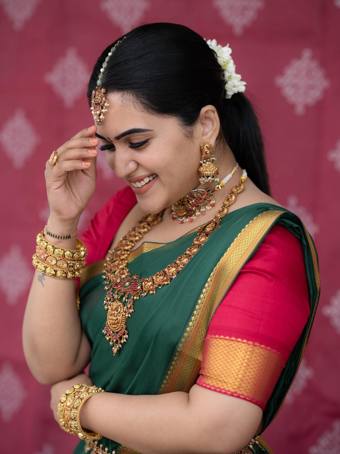 Anchor Sravanthi Chokarapu Cute Looks in Half Saree