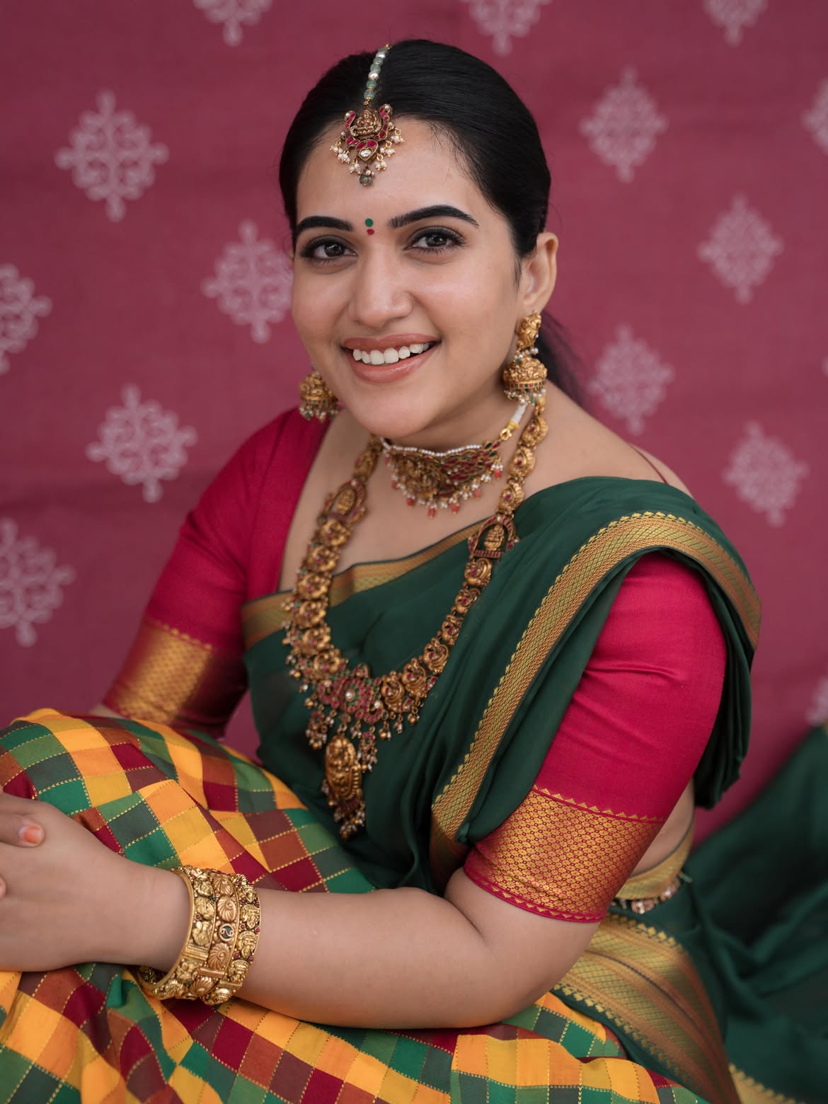 Anchor Sravanthi Chokarapu Cute Looks in Half Saree