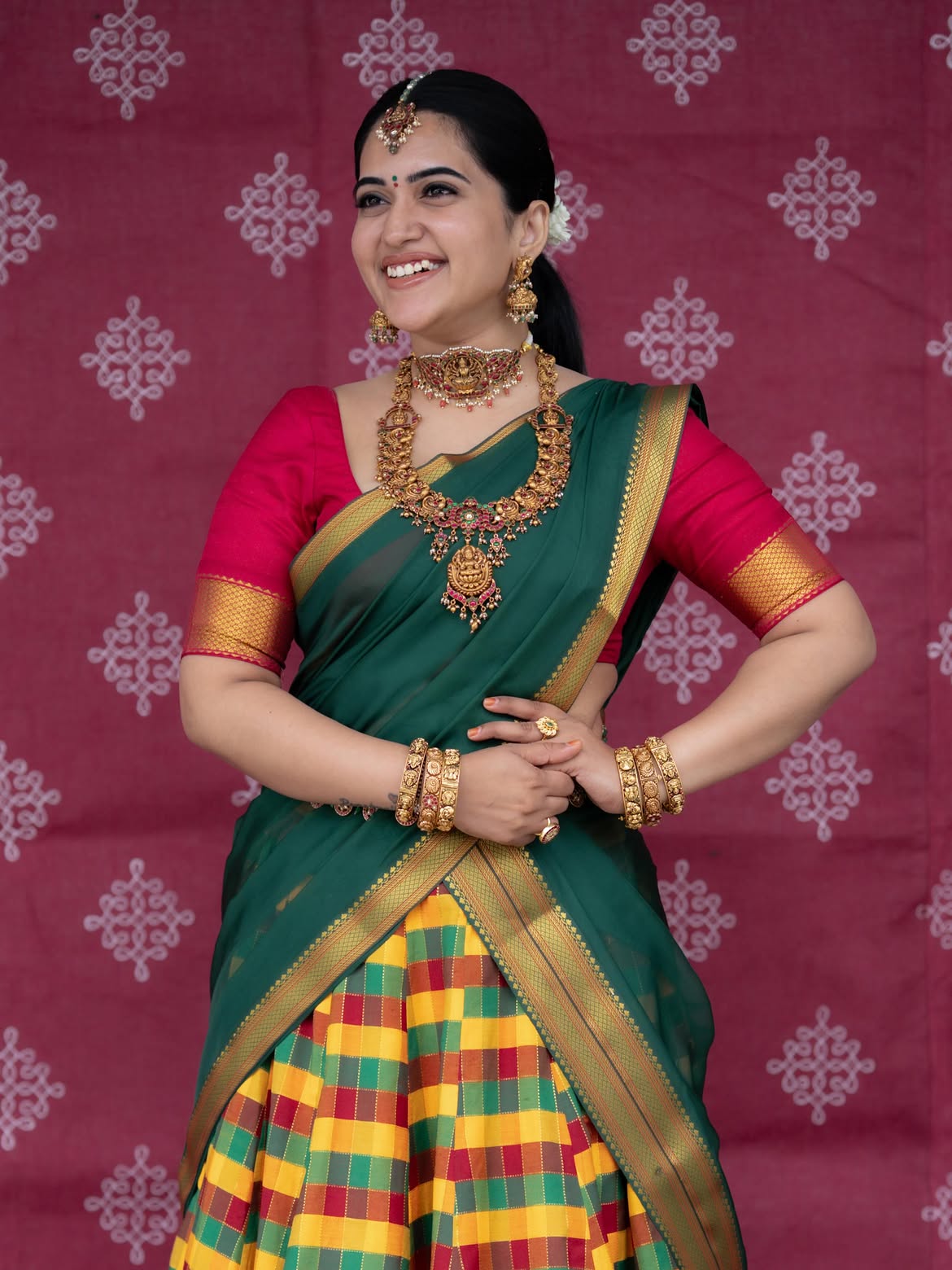 Anchor Sravanthi Chokarapu Cute Looks in Half Saree