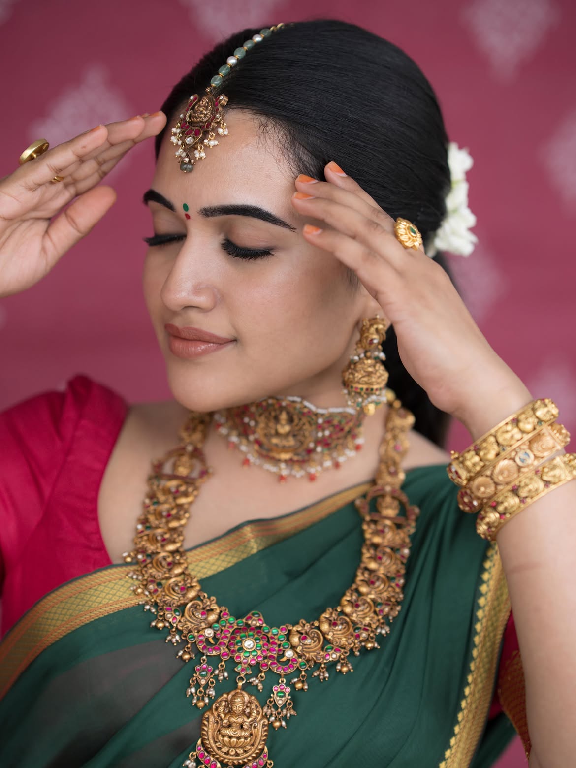 Anchor Sravanthi Chokarapu Cute Looks in Half Saree