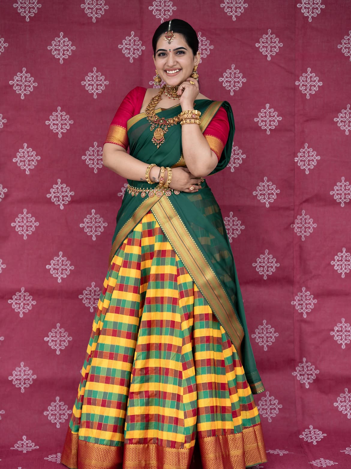 Anchor Sravanthi Chokarapu Cute Looks in Half Saree