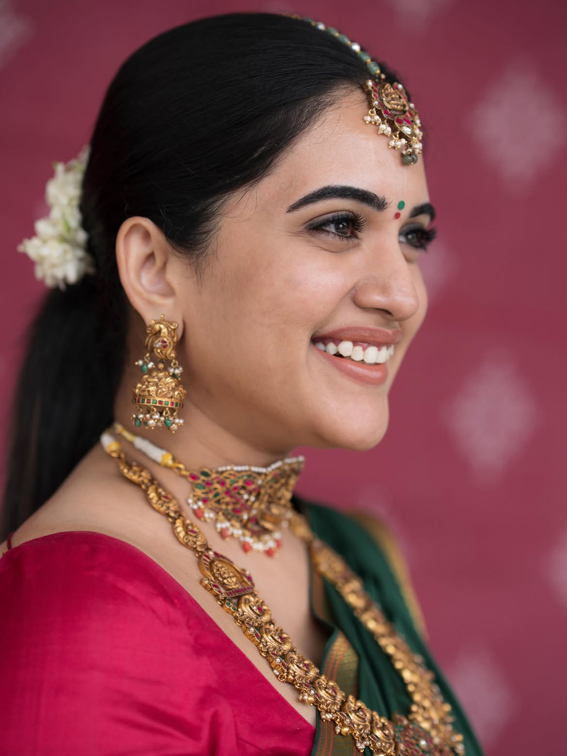 Anchor Sravanthi Chokarapu Cute Looks in Half Saree