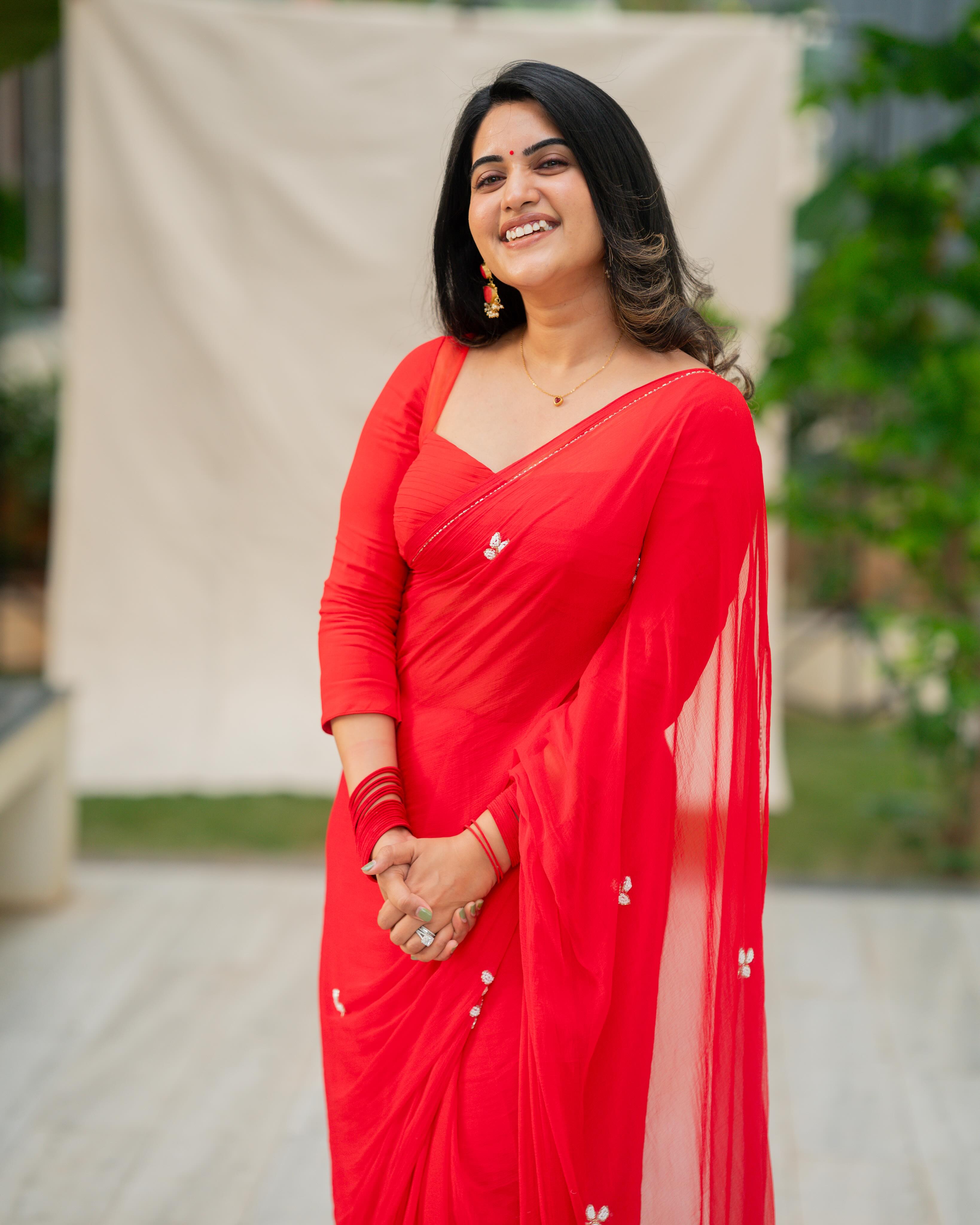Sravanthi Chokarapu Stunning Looks in Red Saree
