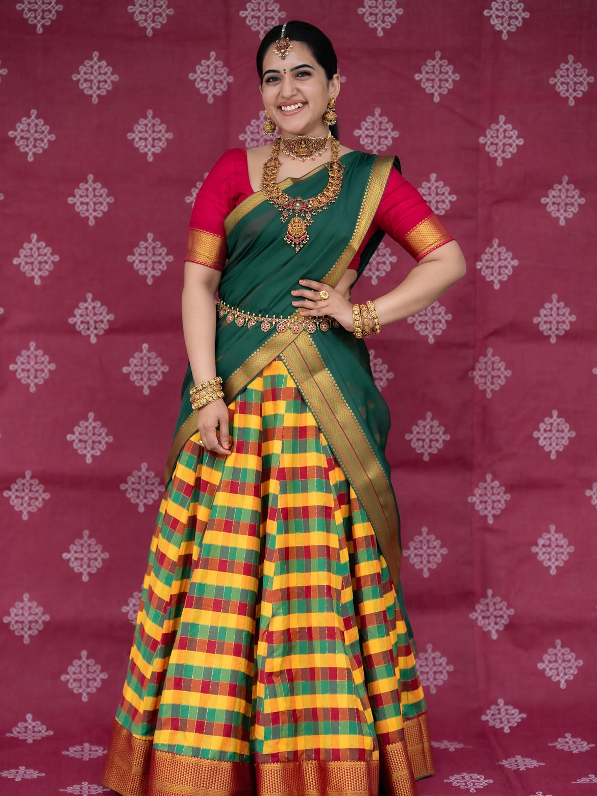 Anchor Sravanthi Chokarapu Cute Looks in Half Saree