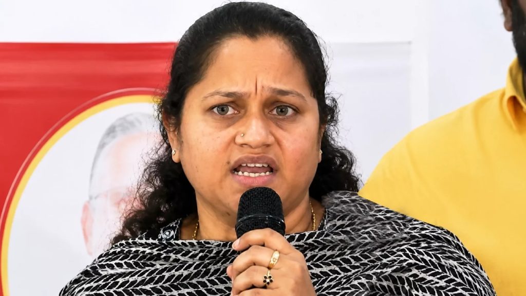 Sumalatha Devi: బంజారాహిల్స్ పోలీస్ స్టేషన్‌లో సుమలత దేవి ఫిర్యాదు