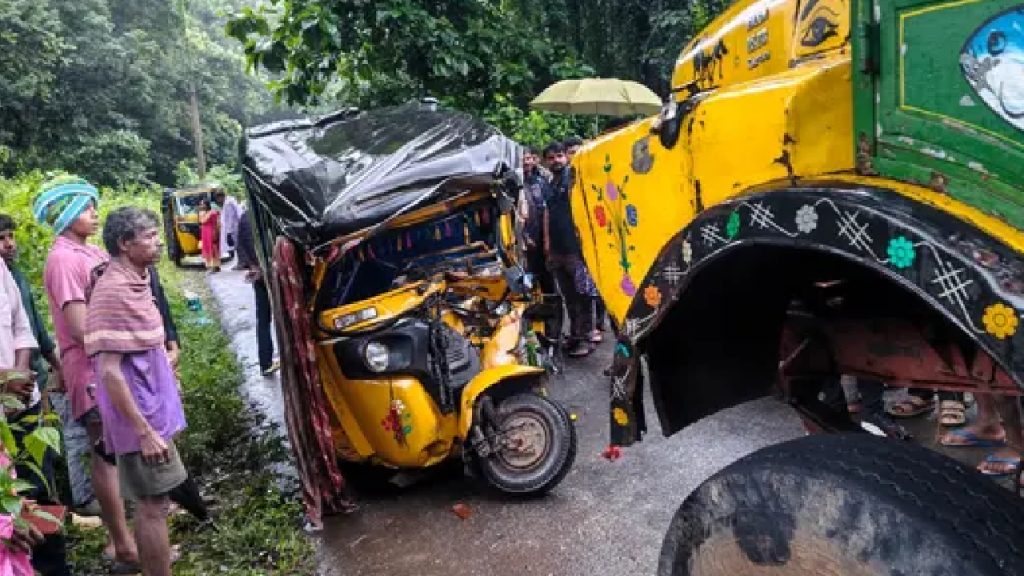 Maredumilli Accedent: మారేడుమిల్లి వద్ద ఘోర ప్రమాదం.. లారీని ఢీకొట్టిన ఆటో.. యువకుడు మృతి