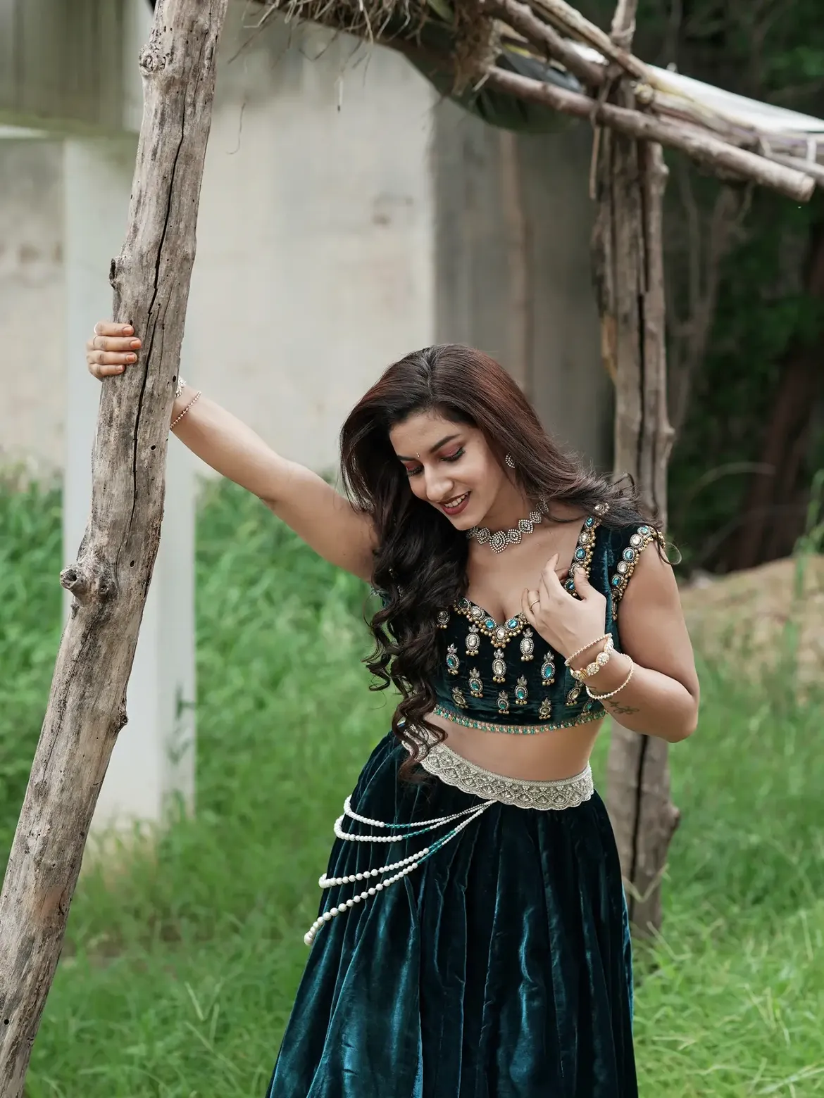 Anchor Vishnu Priya Bhimeneni Latest Photos in Silk Dress