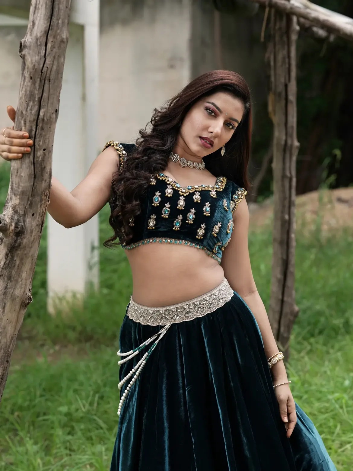 Anchor Vishnu Priya Bhimeneni Latest Photos in Silk Dress