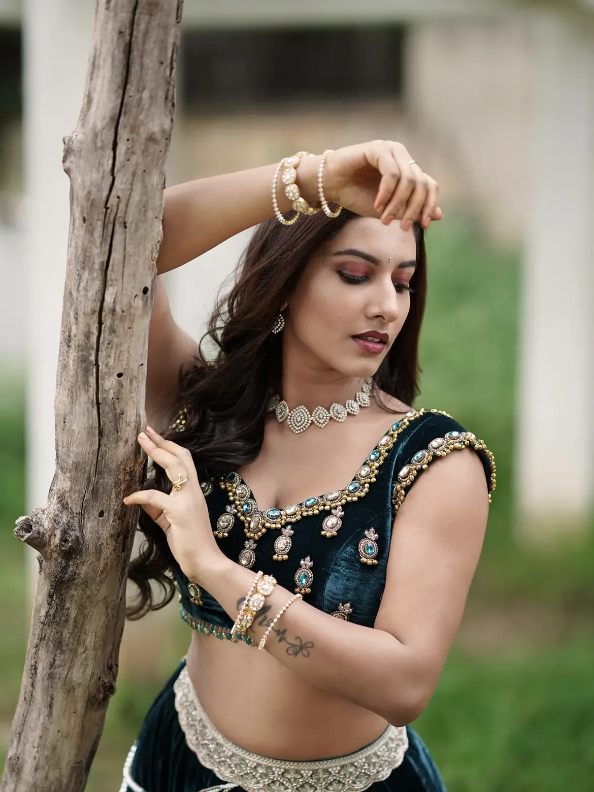 Anchor Vishnu Priya Bhimeneni Latest Photos in Silk Dress