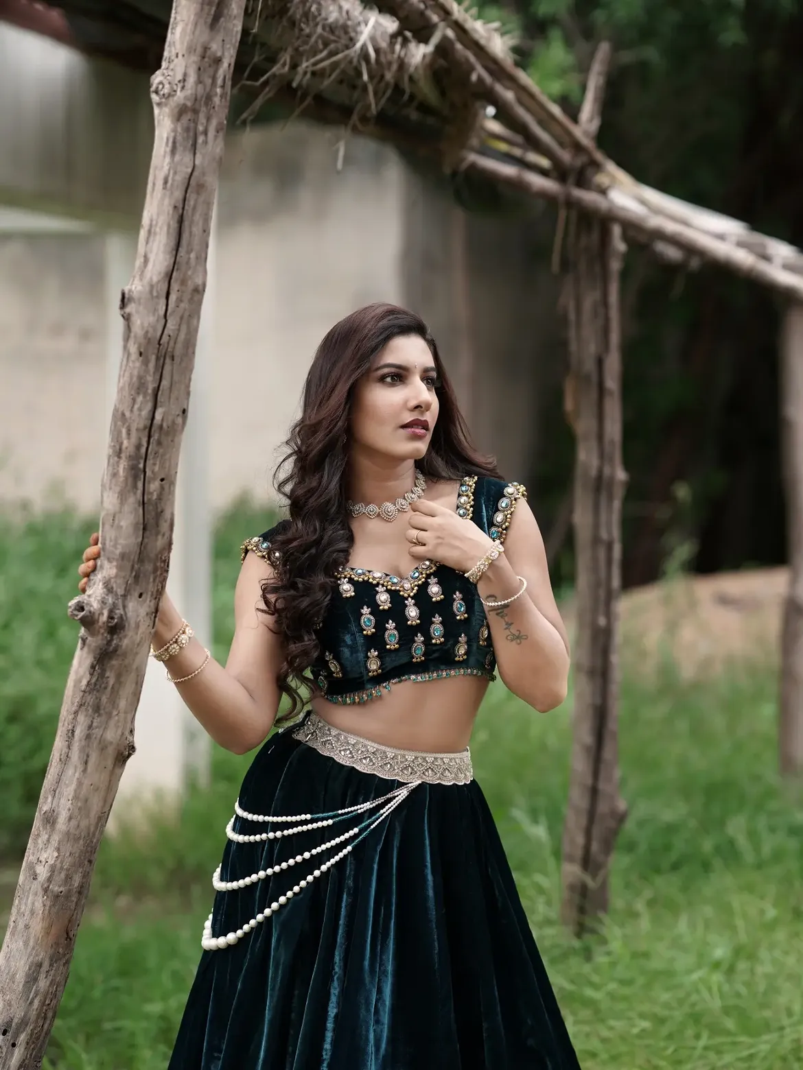 Anchor Vishnu Priya Bhimeneni Latest Photos in Silk Dress