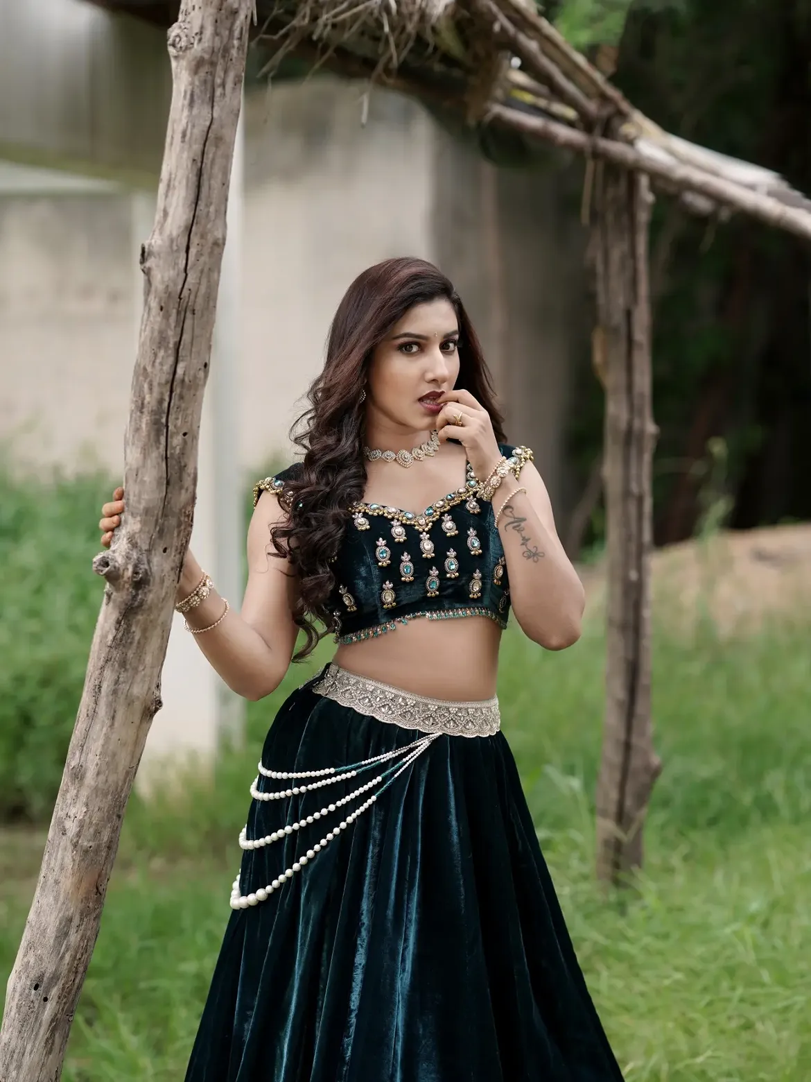 Anchor Vishnu Priya Bhimeneni Latest Photos in Silk Dress