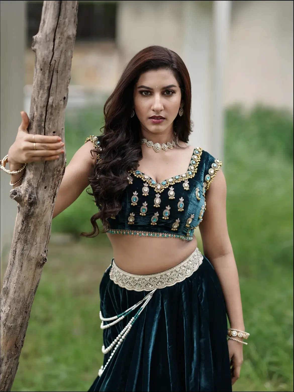 Anchor Vishnu Priya Bhimeneni Latest Photos in Silk Dress