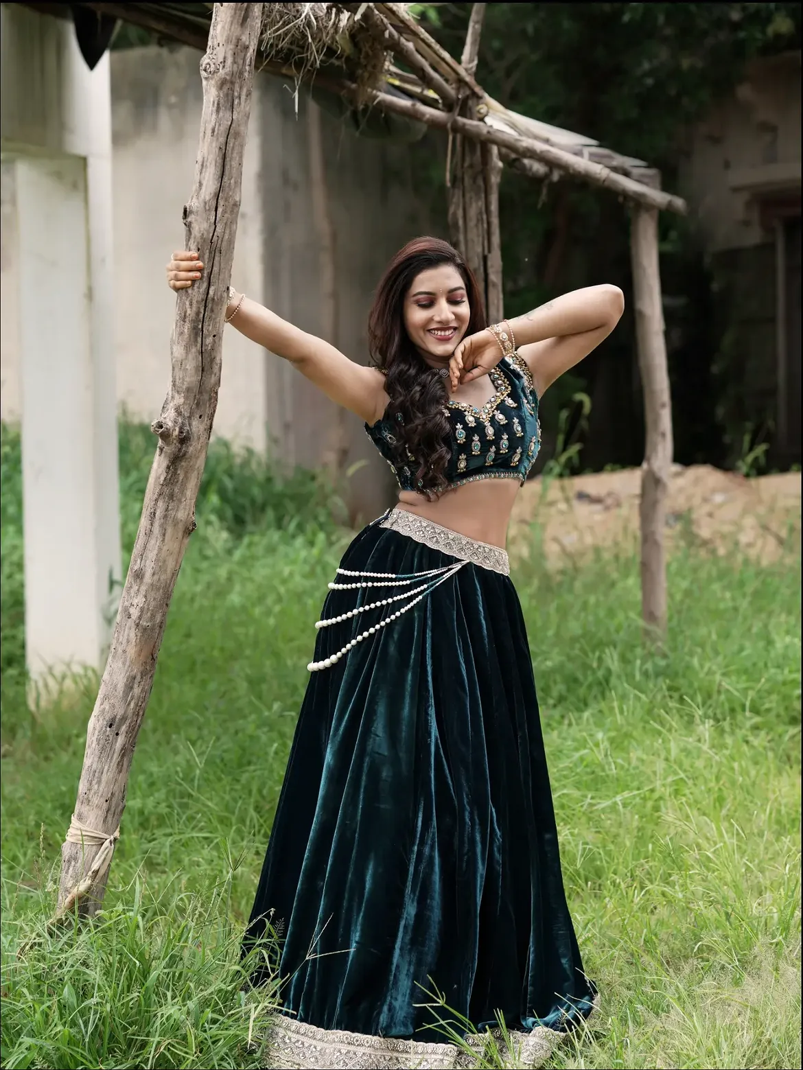 Anchor Vishnu Priya Bhimeneni Latest Photos in Silk Dress