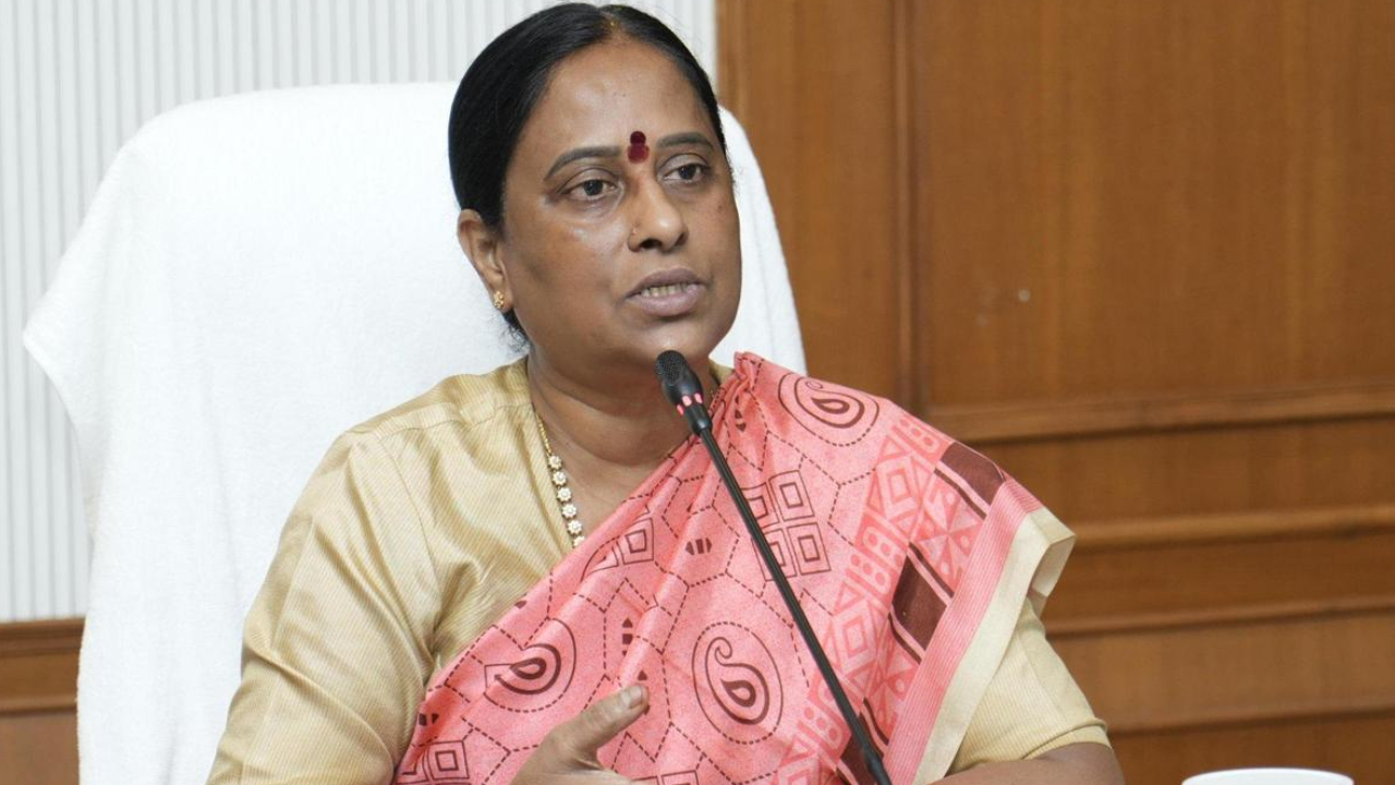 Konda Surekha: ఆడవాళ్ళతో కొట్టిస్తా.. నోరు అదుపులో పెట్టుకోండి.. వరంగల్‌లో కొండా సురేఖ సంచలన వ్యాఖ్యలు