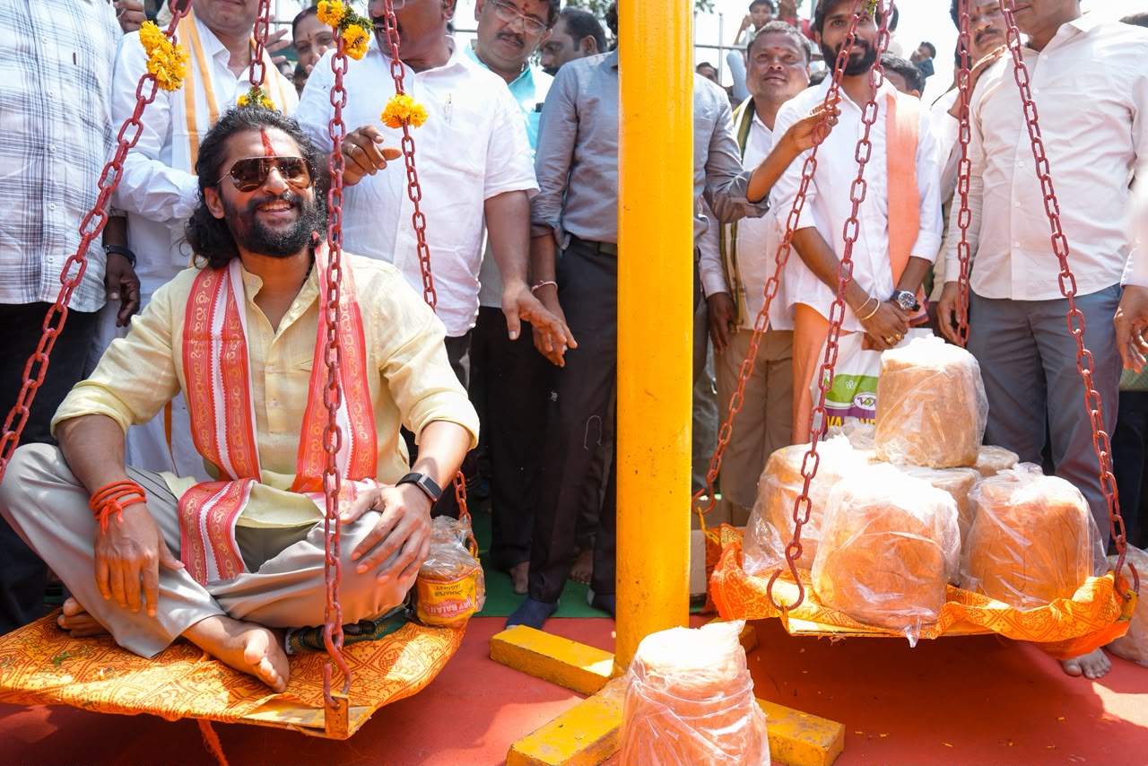 Paradise Actor Nani at Medaram Sammakka Sarakka Temple 1