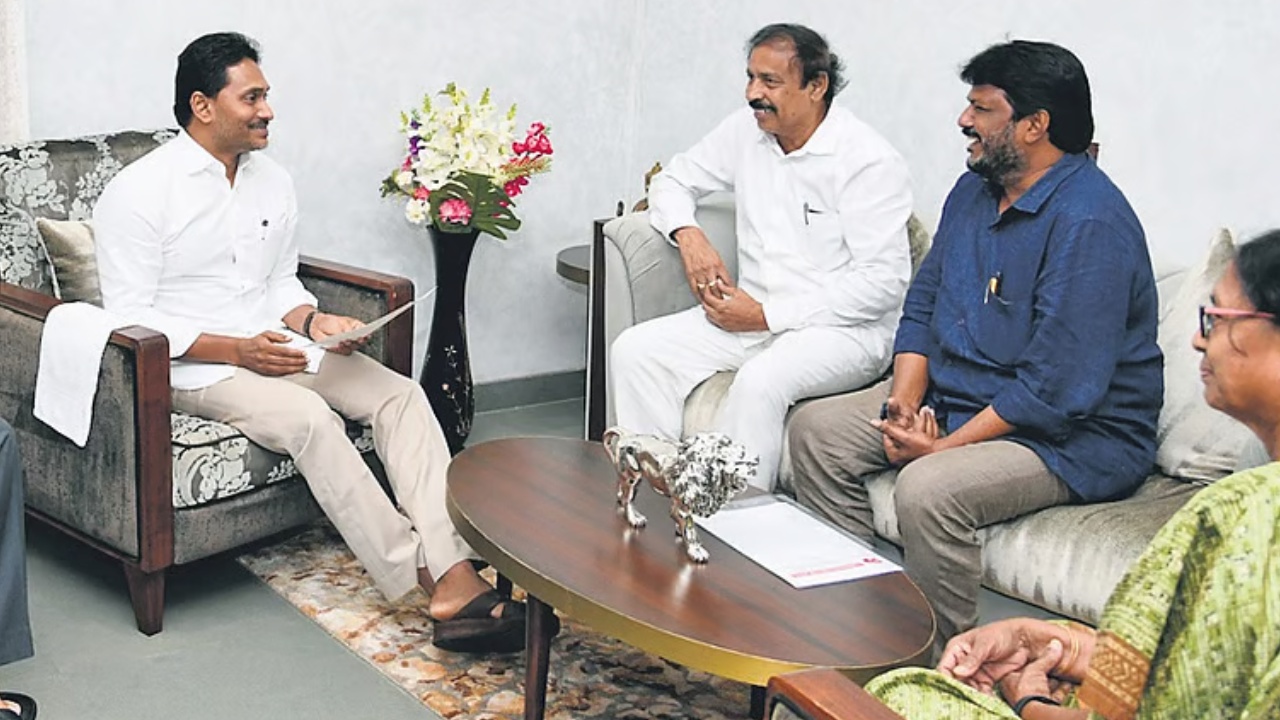 YS Jagan CPI Meeting : జగన్‌తో కామ్రేడ్స్ మంతనాలు.. కొత్త రాజకీయ సమీకరణాలకు ఇది సంకేతమా? ఏపీలో ఆసక్తికర చర్చ