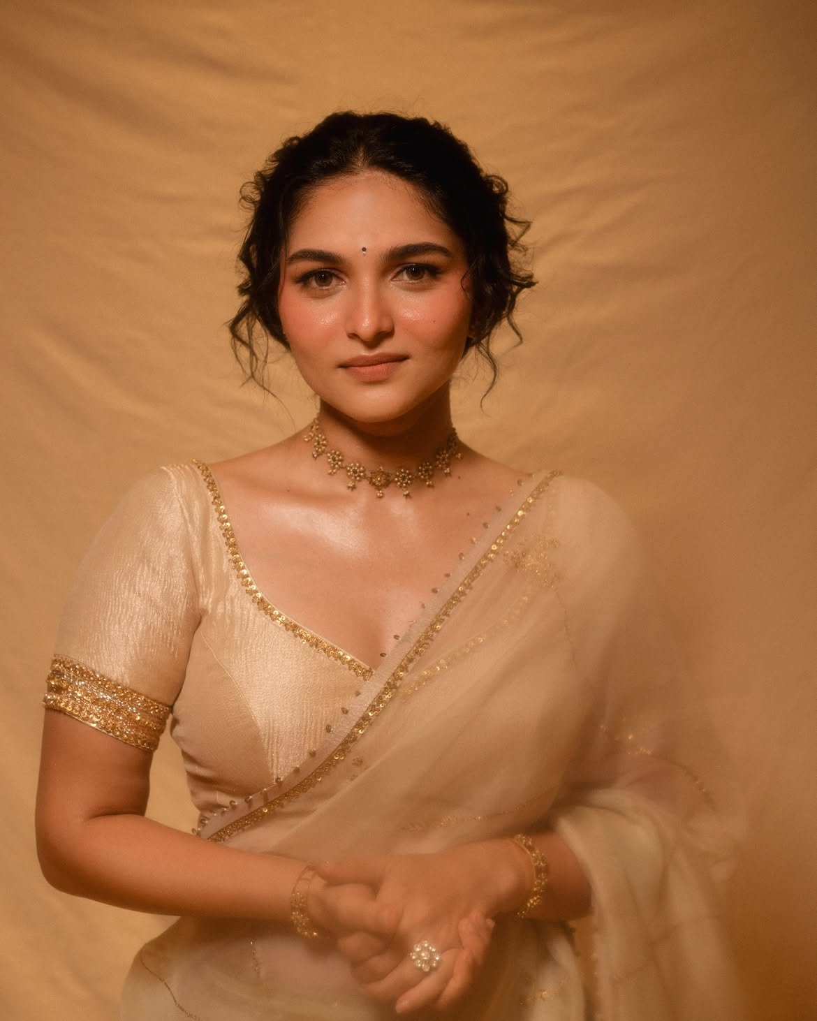 Kayadu Lohar Cute Photos in Saree
