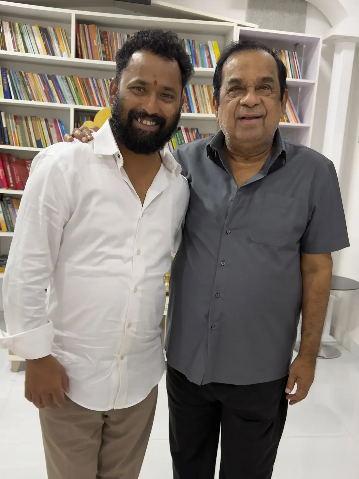 Kirrak RP Meets Brahmanandam with his Wife